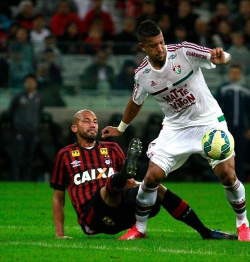 Gr&ecirc;mio confirmou a contrata&ccedil;&atilde;o do zagueiro Kadu