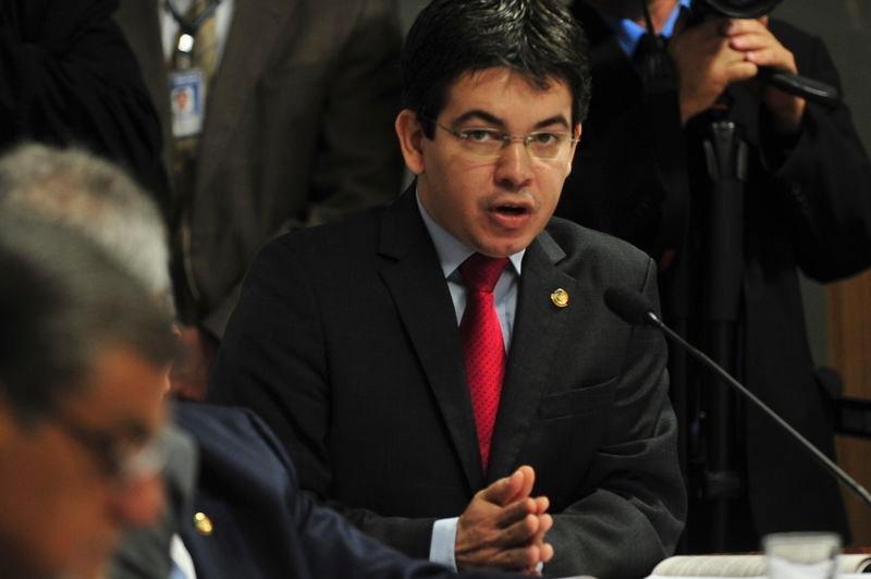 STF arquiva peti&ccedil;&atilde;o para investigar Randolfe Rodrigues na Lava Jato