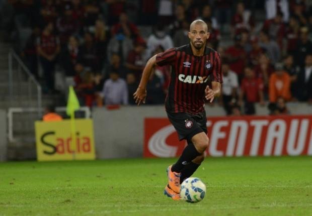 Kadu destacou a qualidade na bola a&eacute;rea e na velocidade
