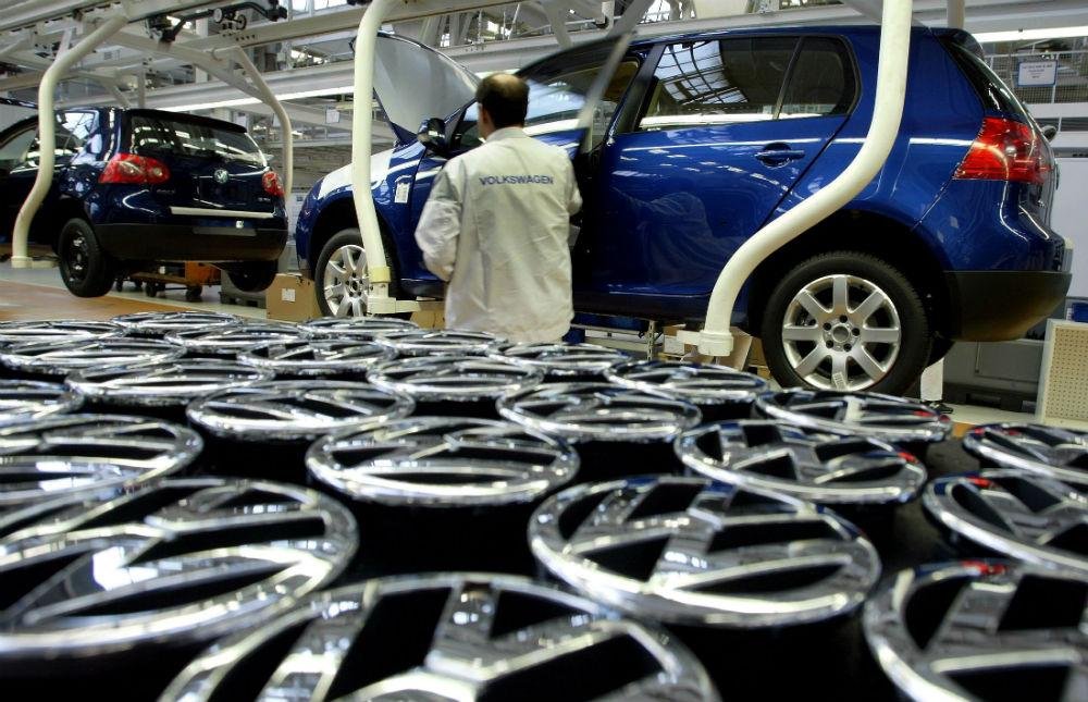 Empresa est&aacute; envolvida em um esc&acirc;ndalo de manipula&ccedil;&atilde;o das emiss&otilde;es de gases de autom&oacute;veis