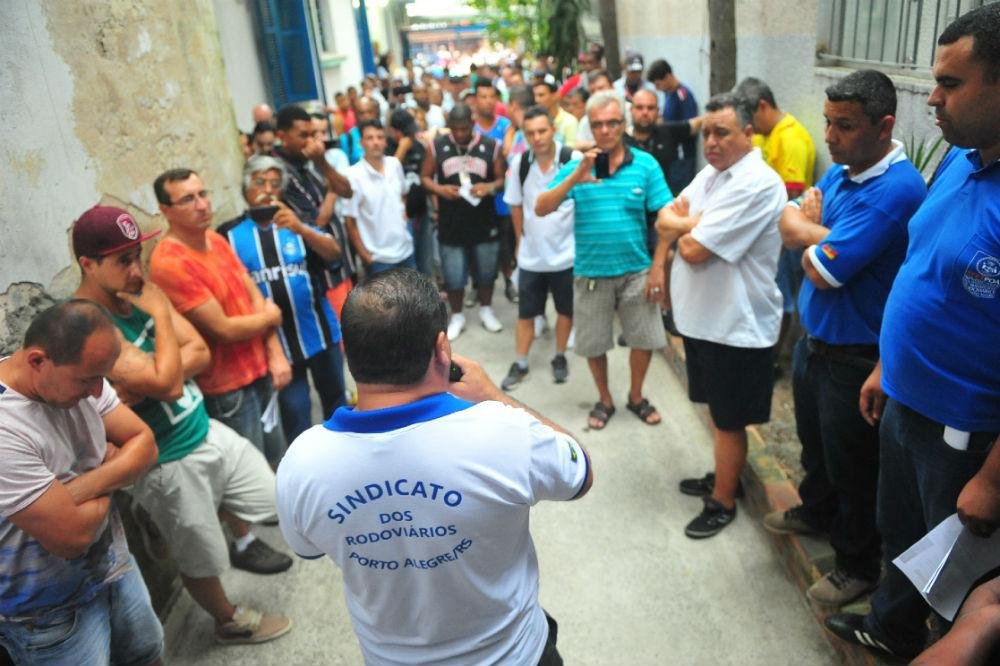 Motoristas e cobradores querem ainda acr&eacute;scimo no vale-alimenta&ccedil;&atilde;o e redu&ccedil;&atilde;o da carga hor&aacute;ria
