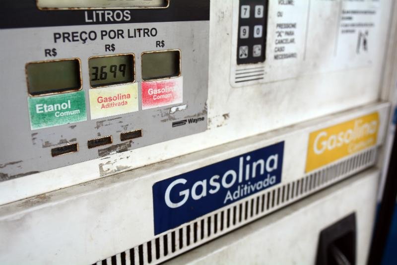 Pre&ccedil;o m&eacute;dio da gasolina saltou de R$ 2,967 para R$ 3,602 em 2015