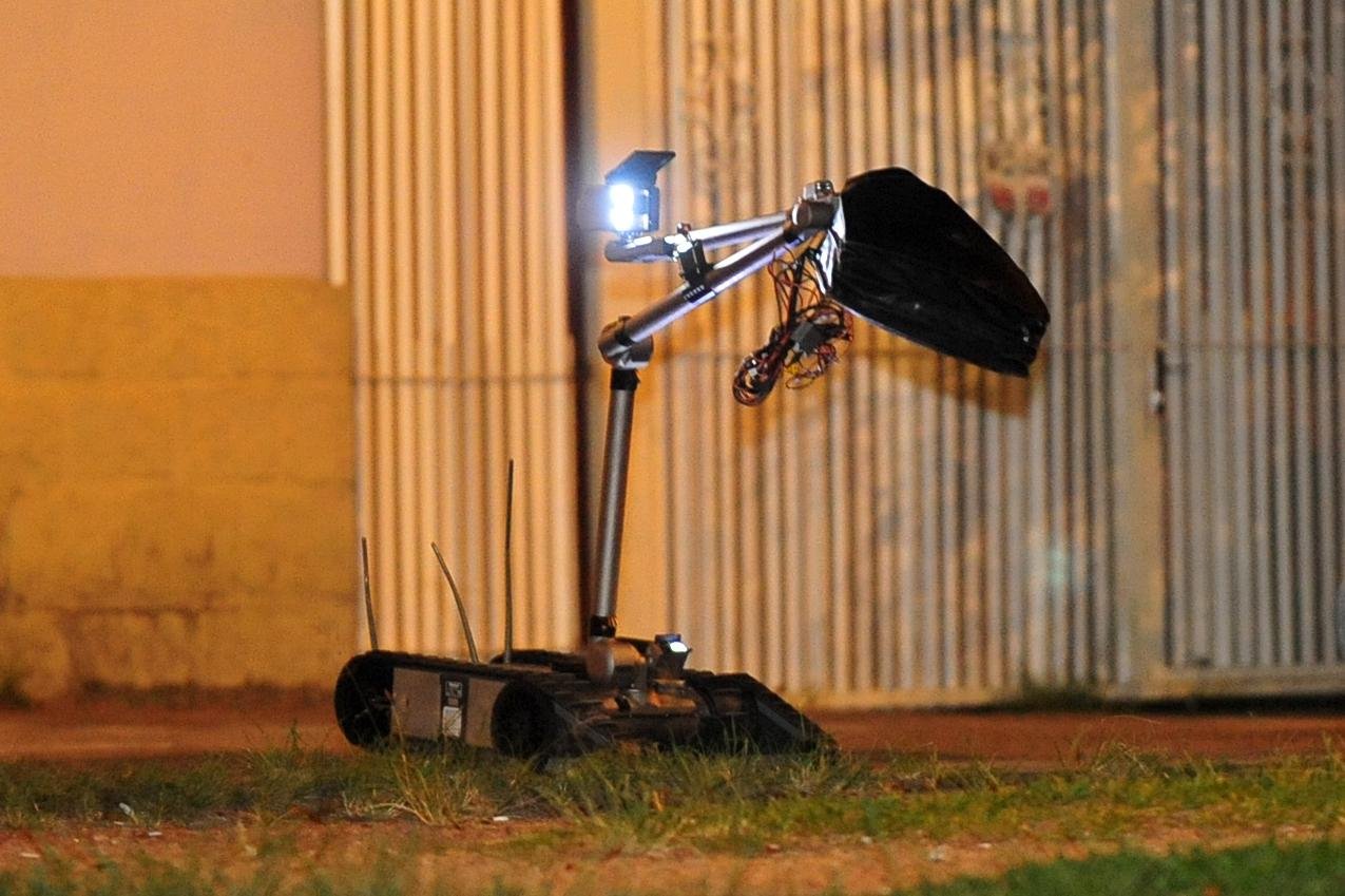 Artefato foi deixado entre igreja e supermercado na zona Sul de Porto Alegre