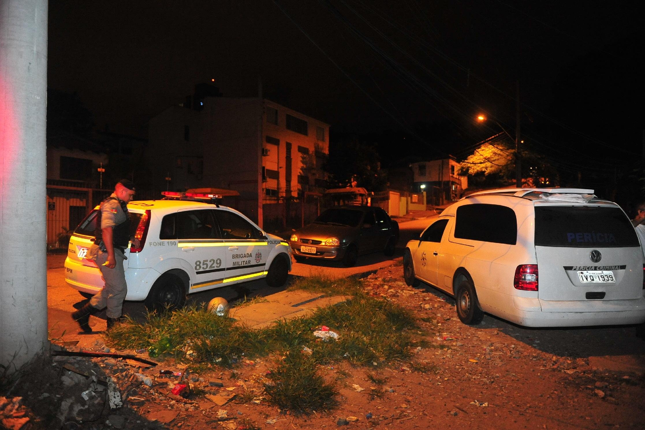 Homem entrou na casa, na rua Mariano de Mattos, e efetuou os disparos contra v&iacute;tima de 18 anos