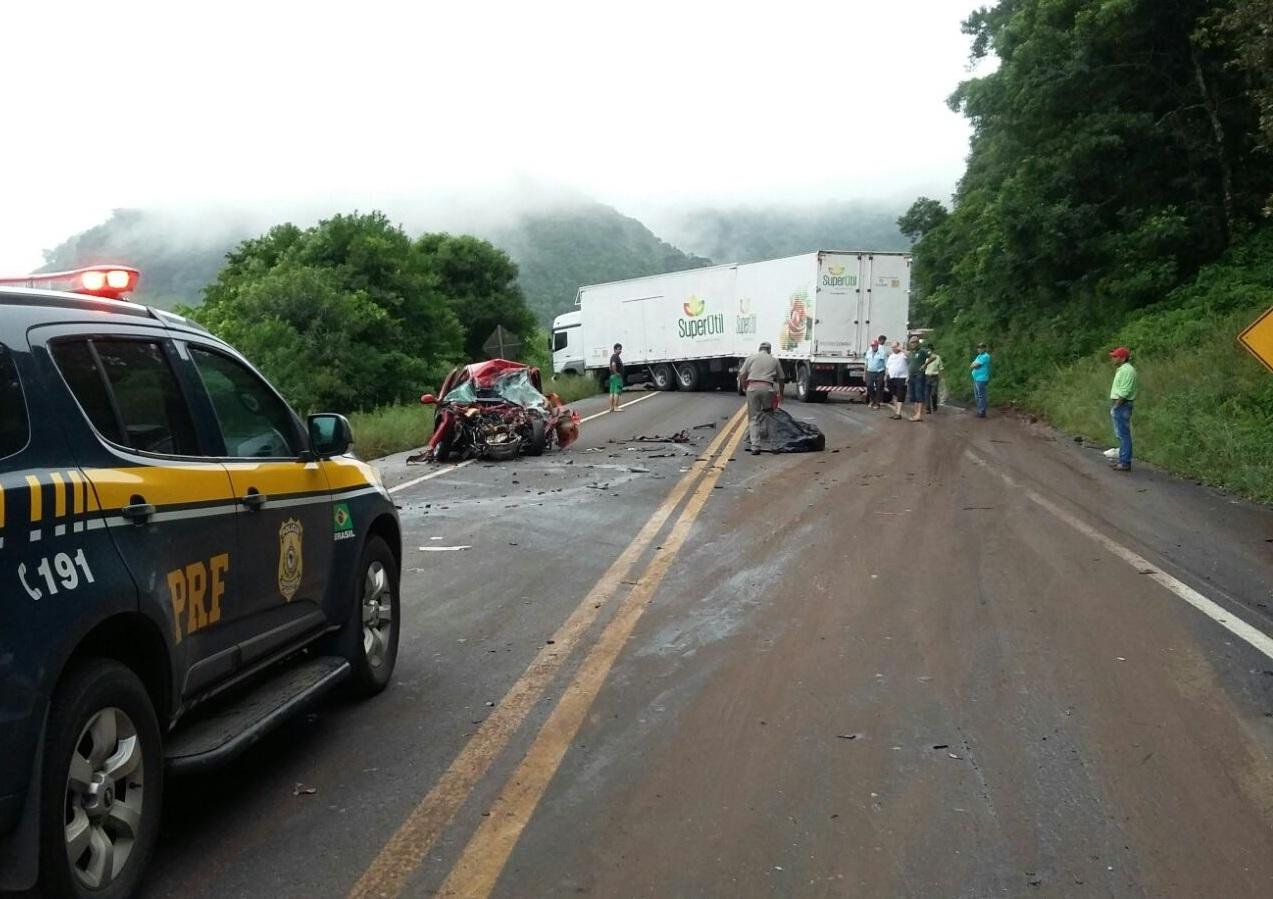 Ve&iacute;culos bateram de frente no km 296 da BR 386