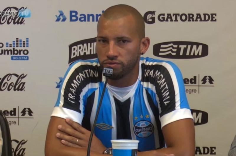 Kadu foi apresentado nesta sexta no CT do Gr&ecirc;mio