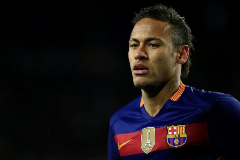 Procuradoria espanhola pede indiciamento de Neymar por fraude