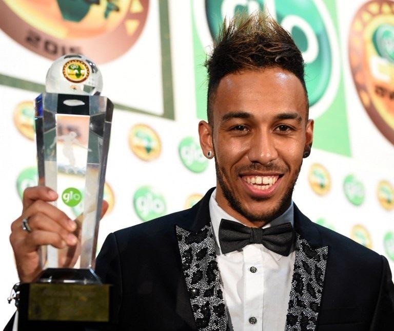 Aubameyang encerra reinado de Yaya Tour&eacute; e &eacute; eleito jogador africano de 2015