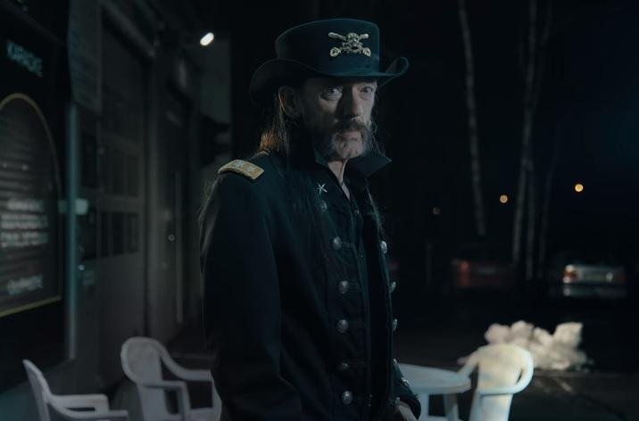 "Eu n&atilde;o bebo leite e nunca vou beber", disse Lemmy no v&iacute;deo in&eacute;dito