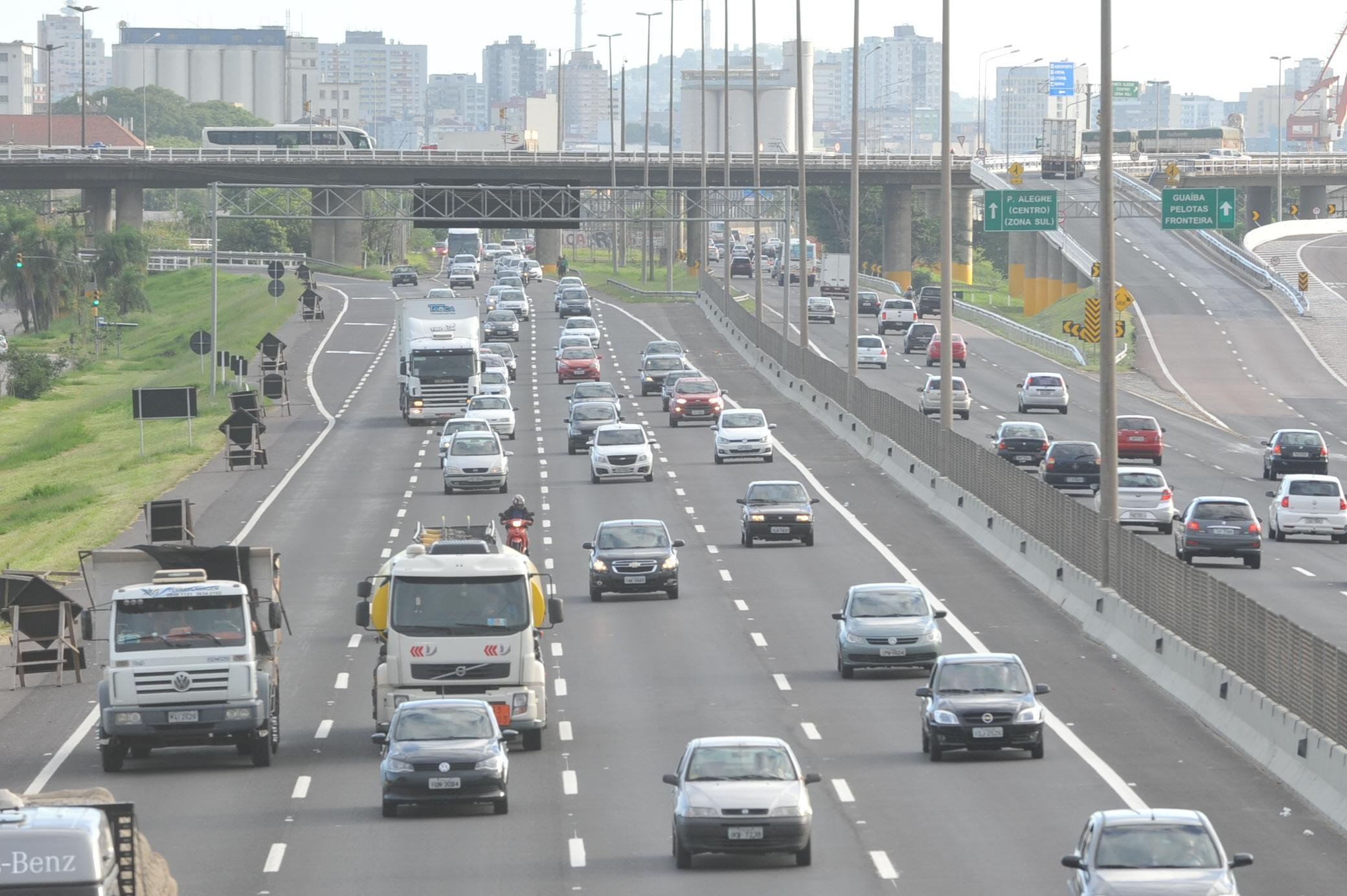At&eacute; as 20h15min, mais de 40,6 mil ve&iacute;culos cruzaram pelo ped&aacute;gio de Gravata&iacute;