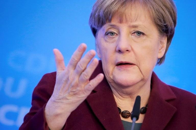 Merkel se declara favor&aacute;vel a expulsar refugiados condenados