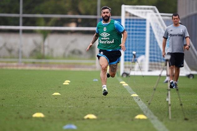 Sem Luan e Wallace, elenco do Gr&ecirc;mio faz treinos f&iacute;sicos