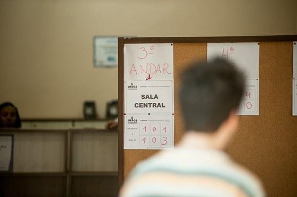 Ufrgs divulga m&eacute;dia de acertos do primeiro dia de vestibular