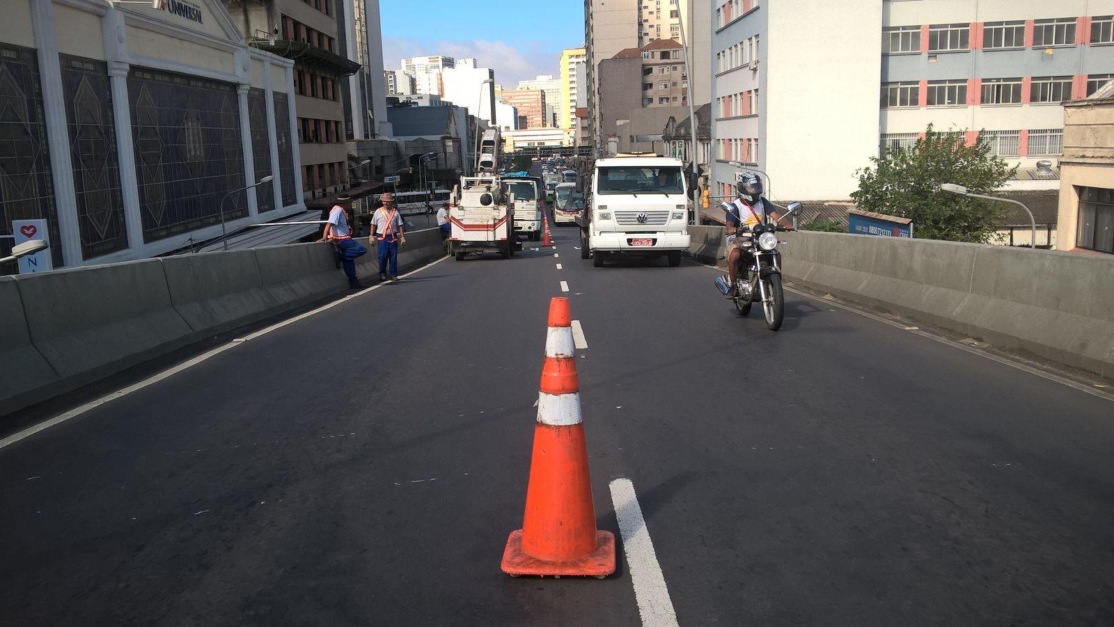 Viaduto J&uacute;lio de Castilhos fica em meia pista at&eacute; sexta