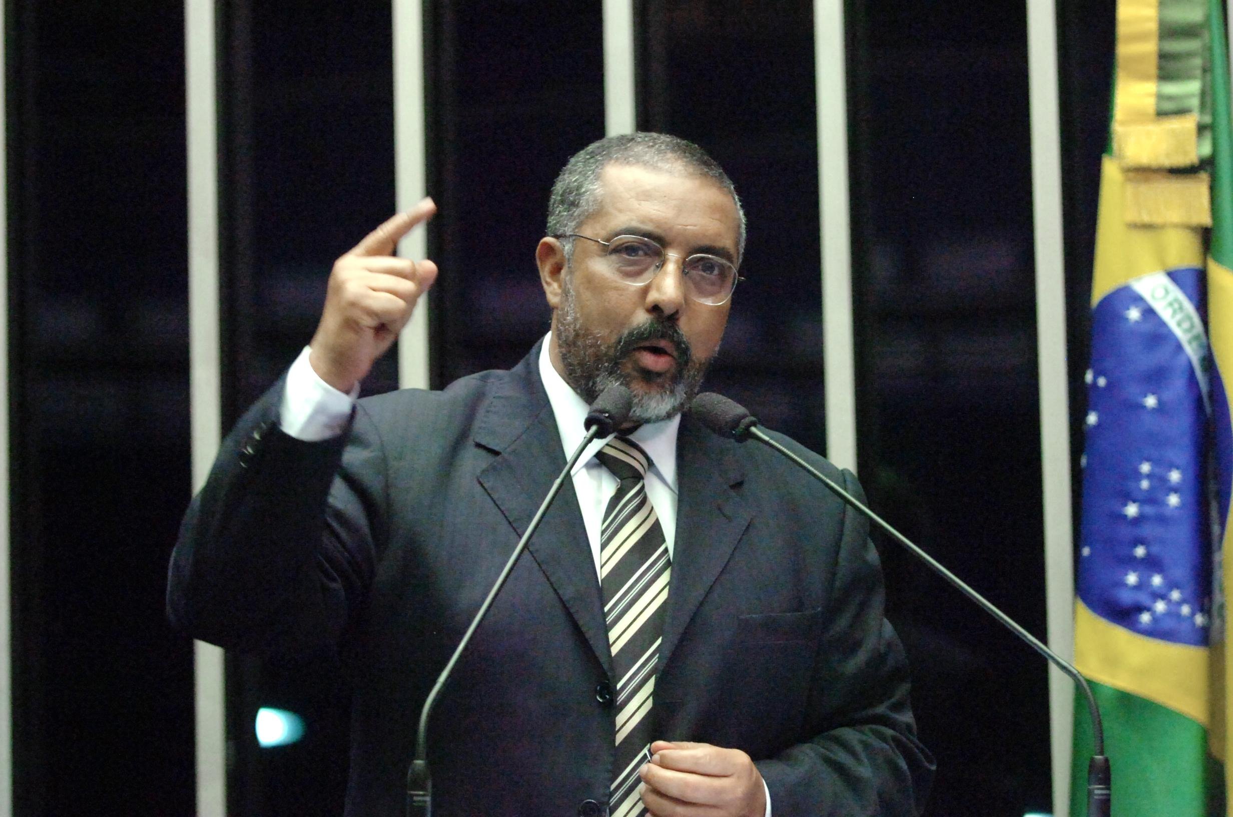 Paim reconhece que est&aacute; propenso a deixar o PT