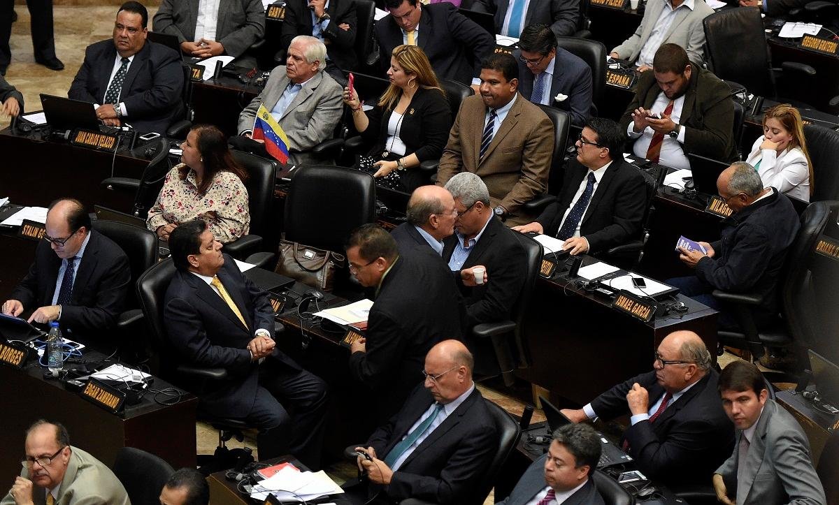 Supremo Tribunal de Justi&ccedil;a afirma que presen&ccedil;a de tr&ecirc;s deputados suspensos invalida vota&ccedil;&otilde;es