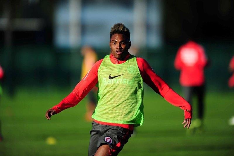 Vitinho diz que boa atua&ccedil;&atilde;o ser&aacute; mais importante que vit&oacute;ria
