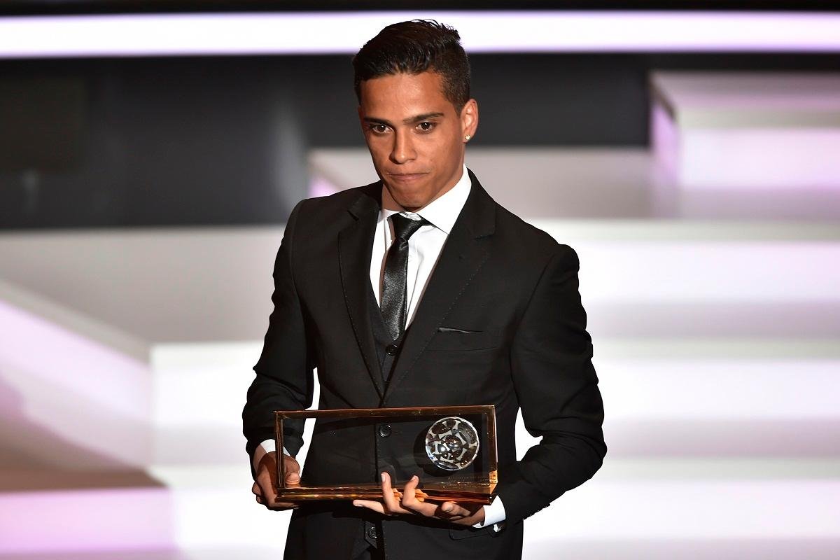 Prefeito de Goian&eacute;sia pretende fazer homenagens e conceder t&iacute;tulo de cidad&atilde;o goianesiense ao jogador