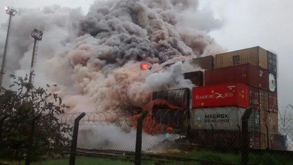 Vazamento de g&aacute;s atinge terminal de cargas em Santos