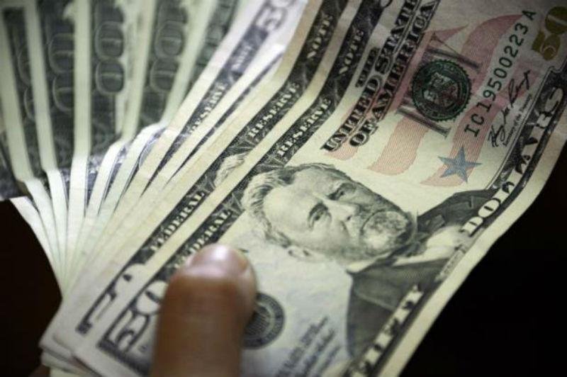Moeda teve recuo de 0,31% e fechou quinta-feira em R$ 3,998