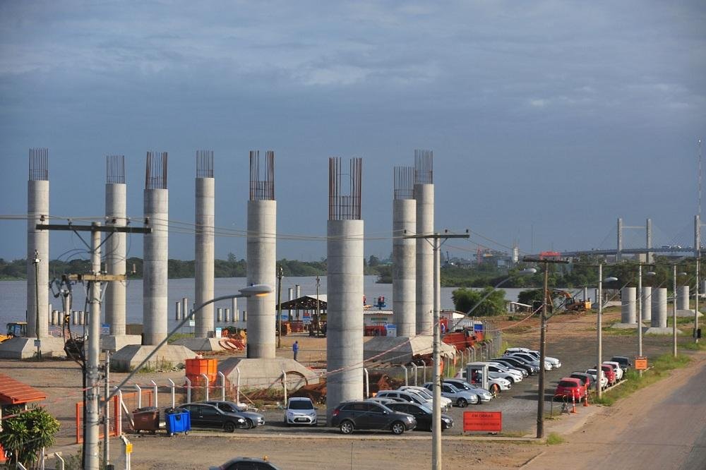 Recursos escassos podem atrasar obras da ponte do Gua&iacute;ba