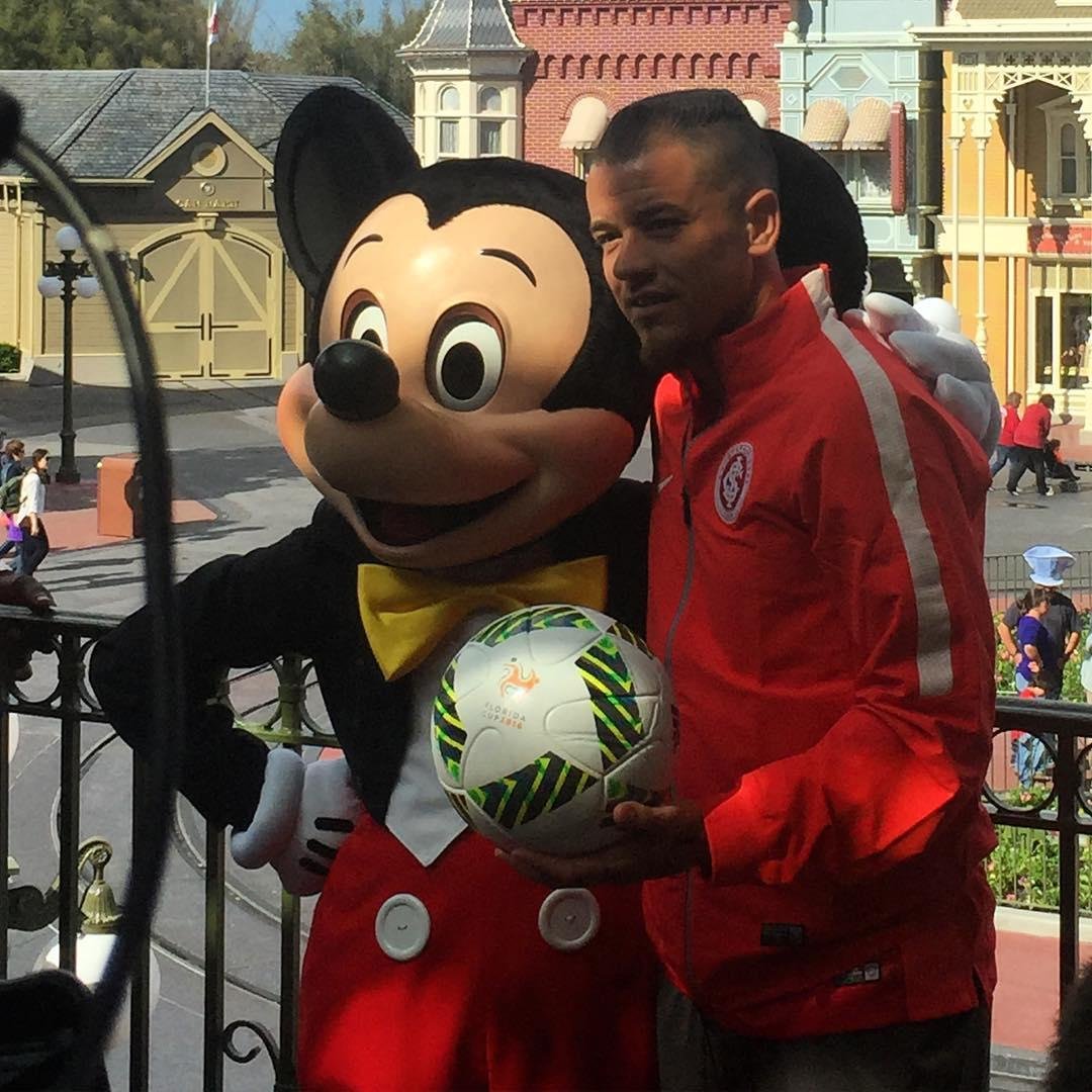 D&acute;Alessandro antes de participar da Disney Parede para a divulga&ccedil;&atilde;o da Florida Cup