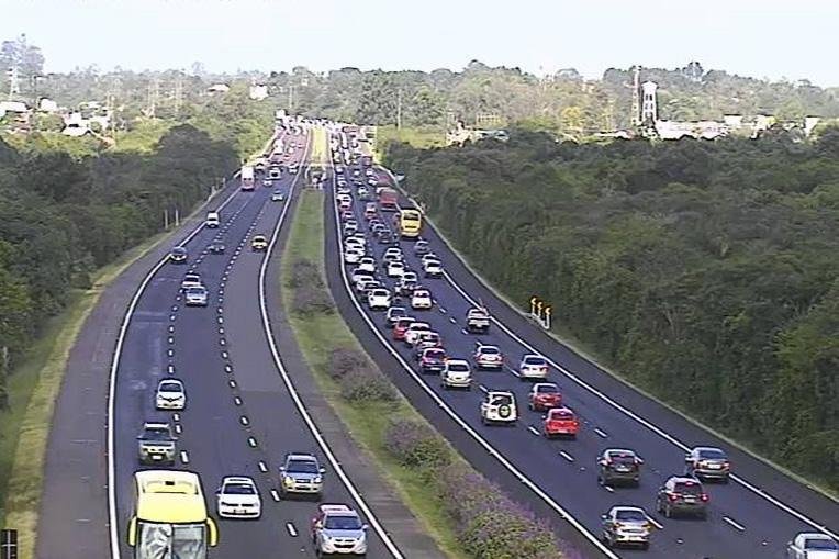 Tombamento de carreta com morte causou lentid&atilde;o a partir do km 32