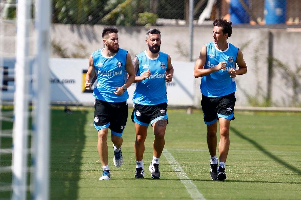Mais um dia de calor forte e exerc&iacute;cios f&iacute;sicos para os jogadores do Gr&ecirc;mio
