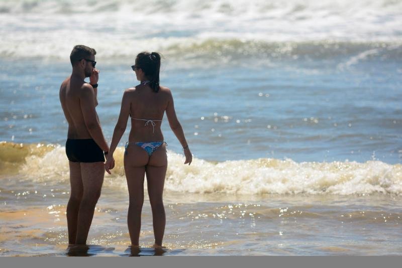 Sol e calor fazem a festa de turistas no Litoral ga&uacute;cho