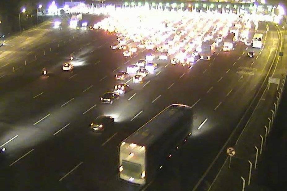 Mais de 47,6 mil ve&iacute;culos passaram pela freeway at&eacute; as 22h deste domingo