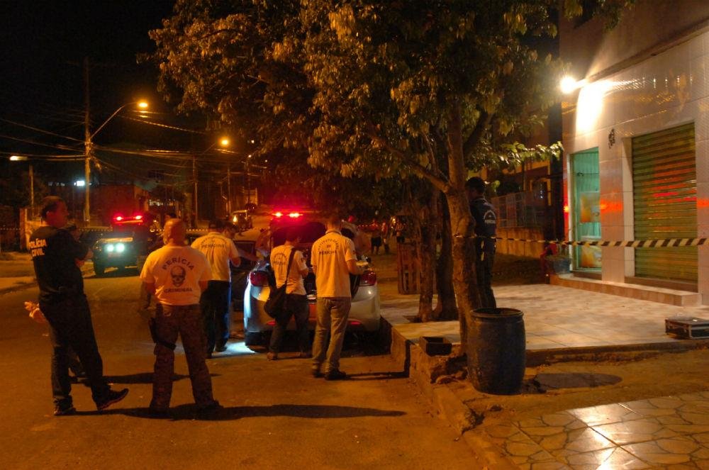 Vit&iacute;ma se dirigia a um estabelecimento para comprar o jantar e estava acompanhado da esposa
