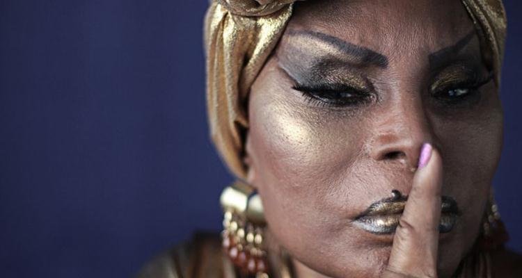 Elza ficou rodeada de jovens m&uacute;sicos paulistas para o desenvolvimento do &aacute;lbum