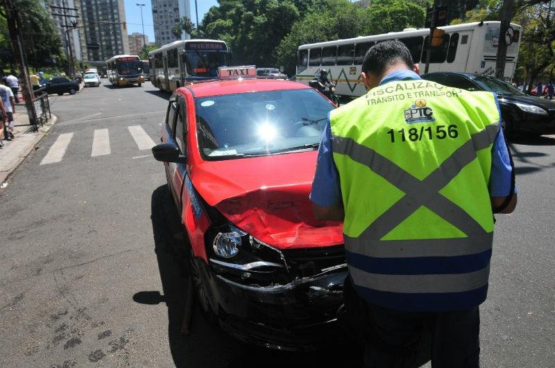 Conv&ecirc;nio com seguran&ccedil;a ajudar&aacute; a identificar taxistas com ficha criminal, diz EPTC