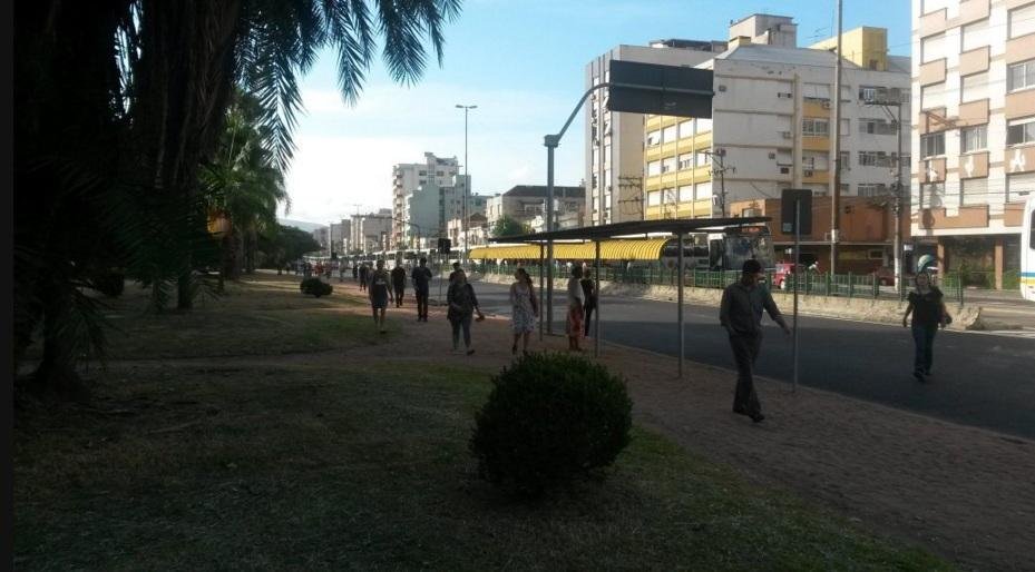 Opera&ccedil;&atilde;o tartaruga obriga passageiros a descer de &ocirc;nibus em Porto Alegre