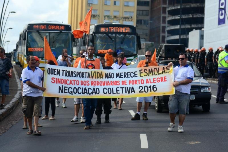 Rodovi&aacute;rios protestaram na manh&atilde; desta quinta-feira