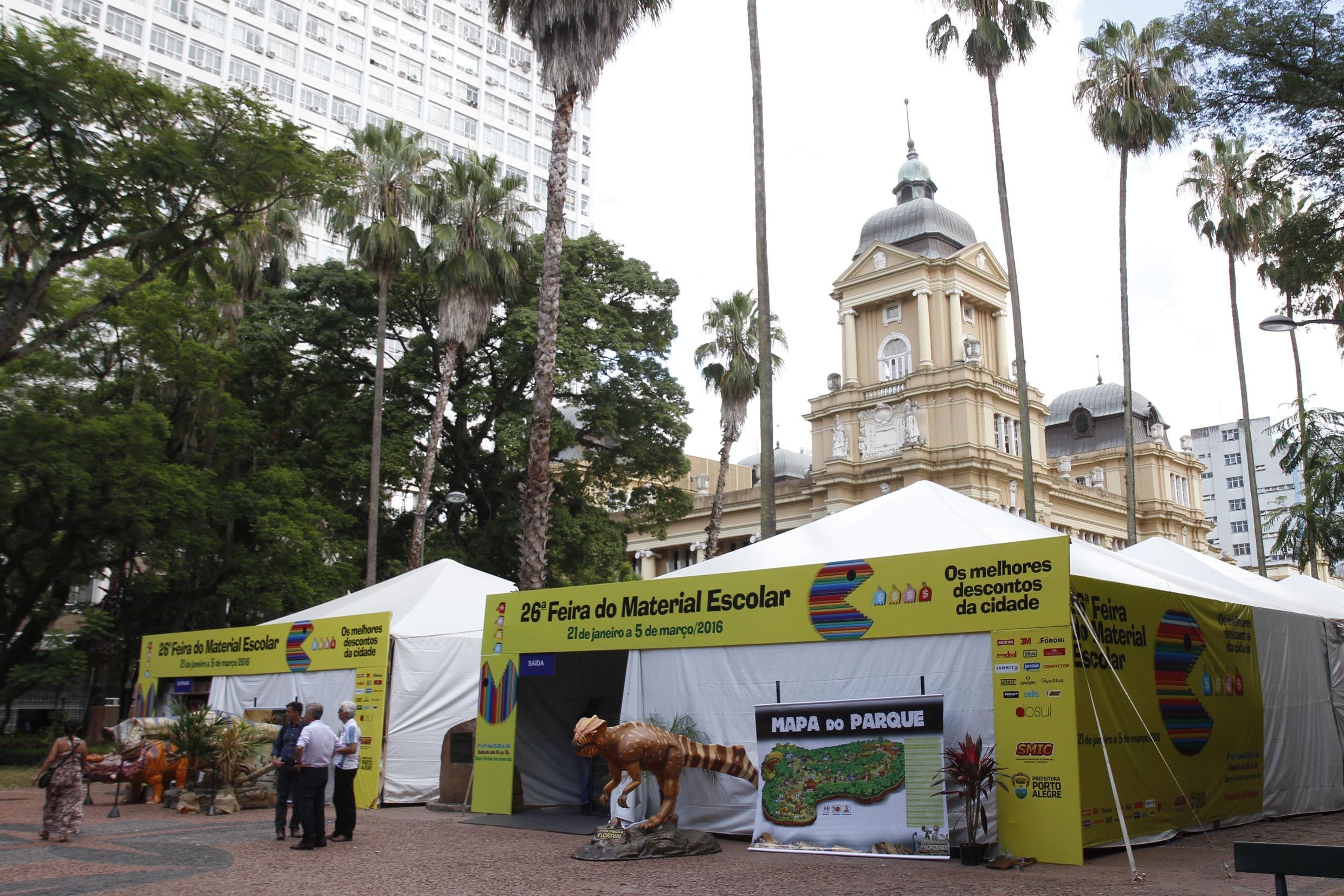 Visitantes contam com decora&ccedil;&atilde;o tem&aacute;tica de dinossauros 
