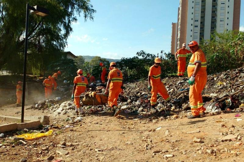 A&ccedil;&atilde;o contra Aedes retira 30 toneladas de lixo da Bom Jesus