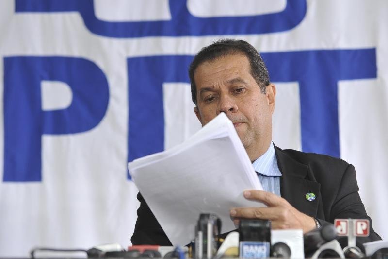 Carlos Lupi salientou presen&ccedil;a de Dilma para momento de "sauda&ccedil;&atilde;o"