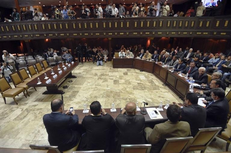 Integrantes do governo iriam explicar a situa&ccedil;&atilde;o da economia e um decreto de urg&ecirc;ncia