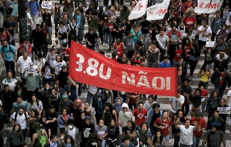 Os cerca de 400 manifestantes, segundo a PM, se reuniram na regi&atilde;o central de S&atilde;o Paulo