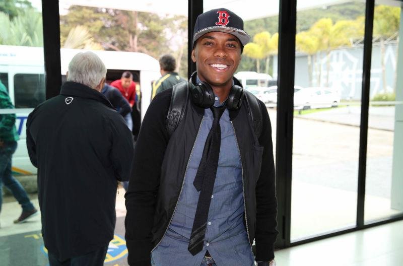 Gr&ecirc;mio elabora plano para encaminhar contrata&ccedil;&atilde;o de Robinho 