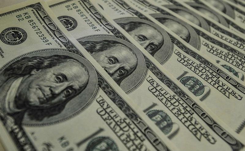 D&oacute;lar abre dia em queda ap&oacute;s atingir maior valor da hist&oacute;ria 