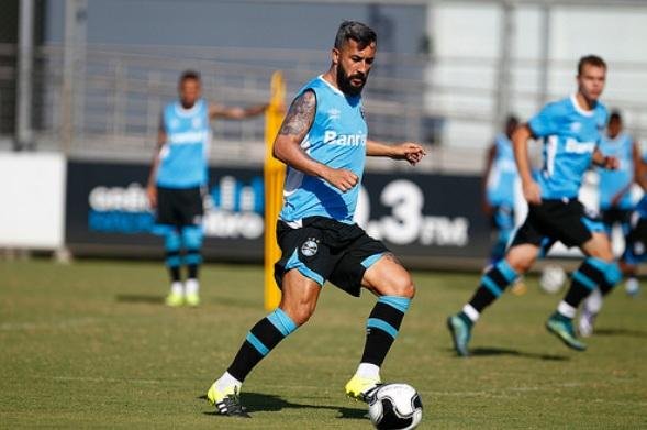 Gr&ecirc;mio conclui prepara&ccedil;&atilde;o para amistoso com treino de finaliza&ccedil;&otilde;es 