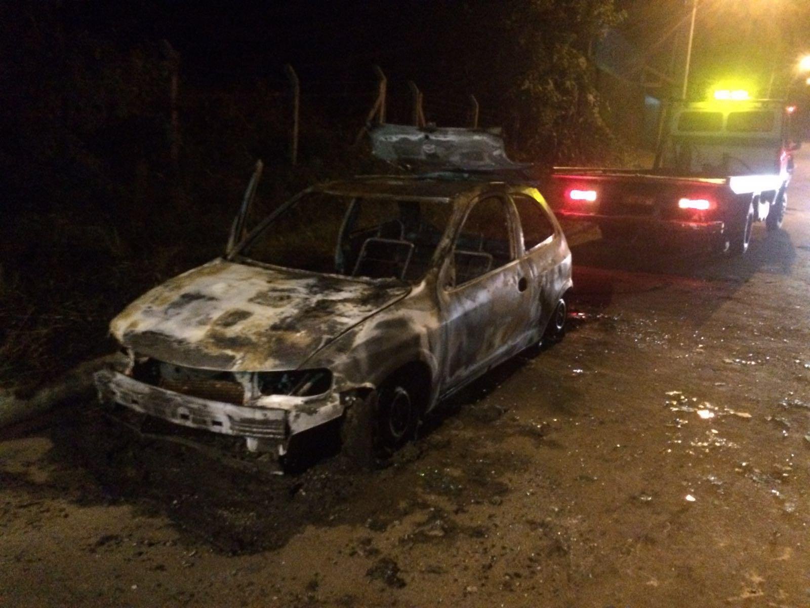Corpo carbonizado &eacute; encontrado dentro de carro em NH