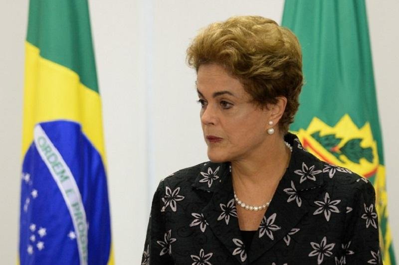 Dilma diz que est&aacute; estarrecida com previs&otilde;es do FMI para economia brasileira