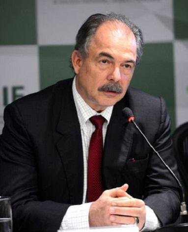 Ministro atribui queda em bolsas do ProUni &agrave; perda de qualidade das institui&ccedil;&otilde;es