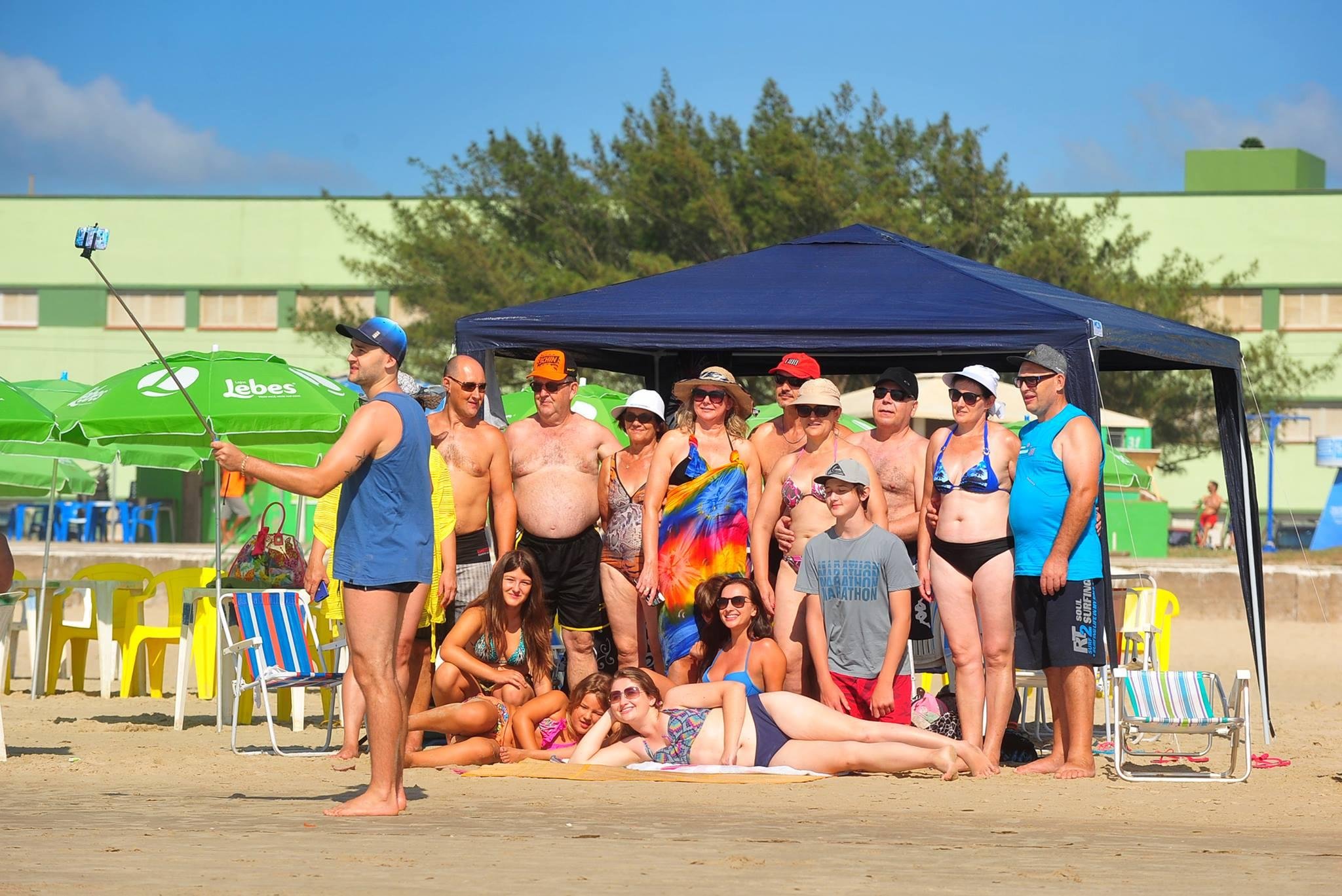 Av&oacute;s de Ven&acirc;ncio Aires se emocionaram com presen&ccedil;a de 17 integrantes na praia