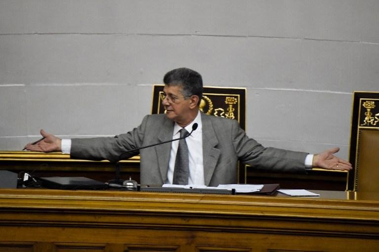 Presidente da comiss&atilde;o legislativa disse que problema do pa&iacute;s &eacute; pol&iacute;tica econ&ocirc;mica atrasada