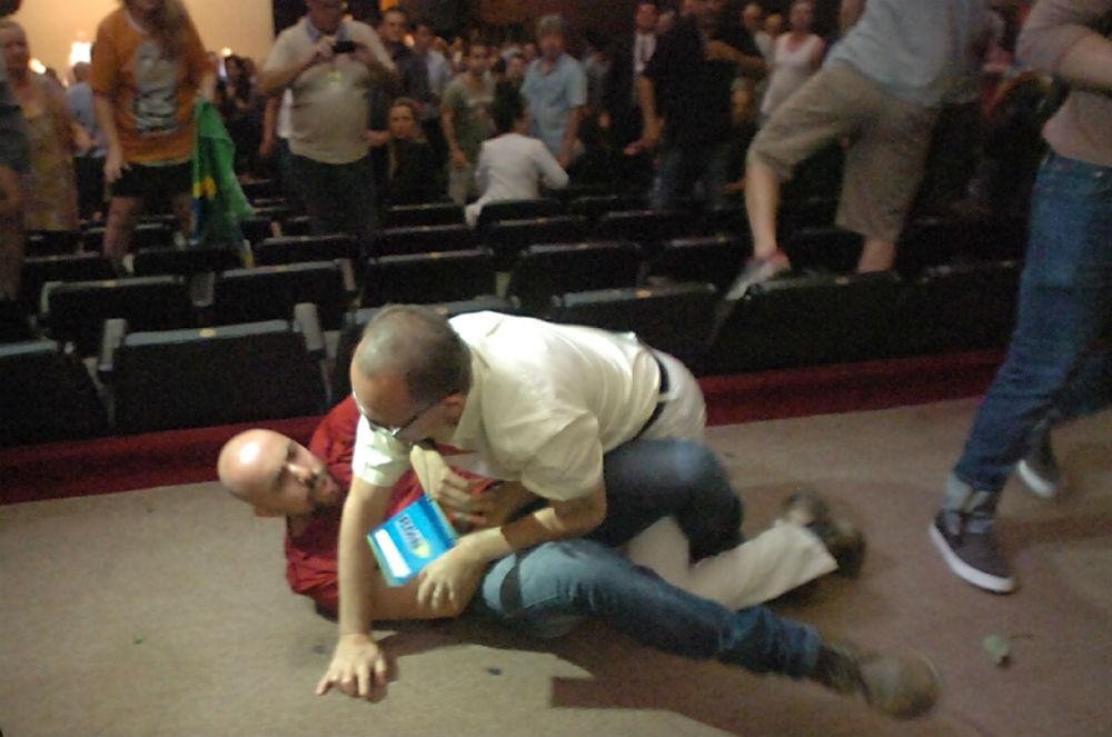A manifesta&ccedil;&atilde;o acabou causando revolta e tomou outras propor&ccedil;&otilde;es