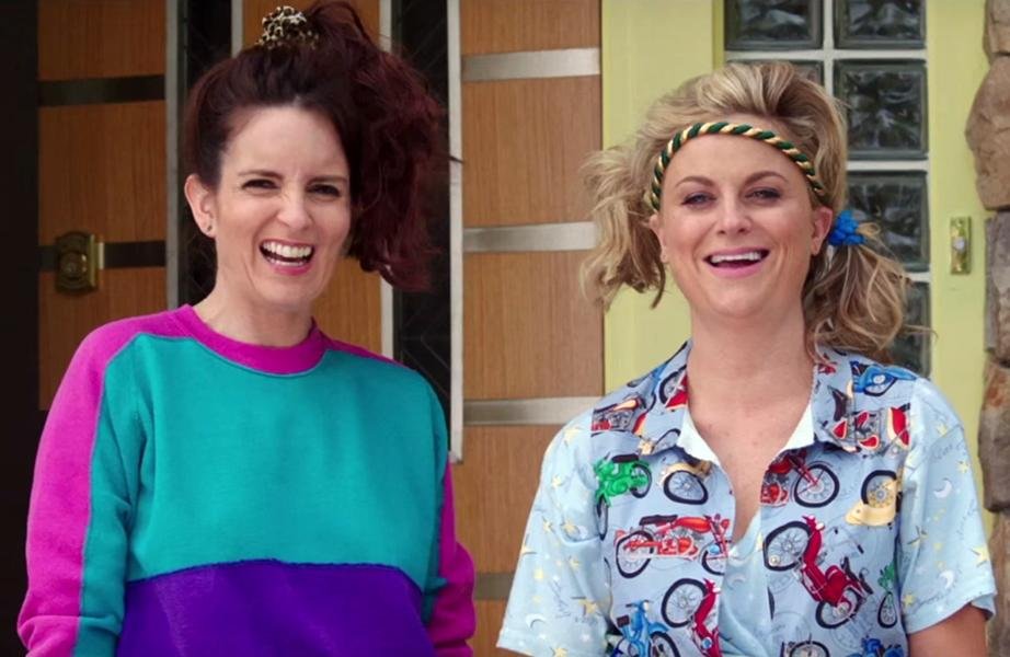 Amy Poehler, &agrave; direita, tamb&eacute;m falou sobre igualdade em Hollywood